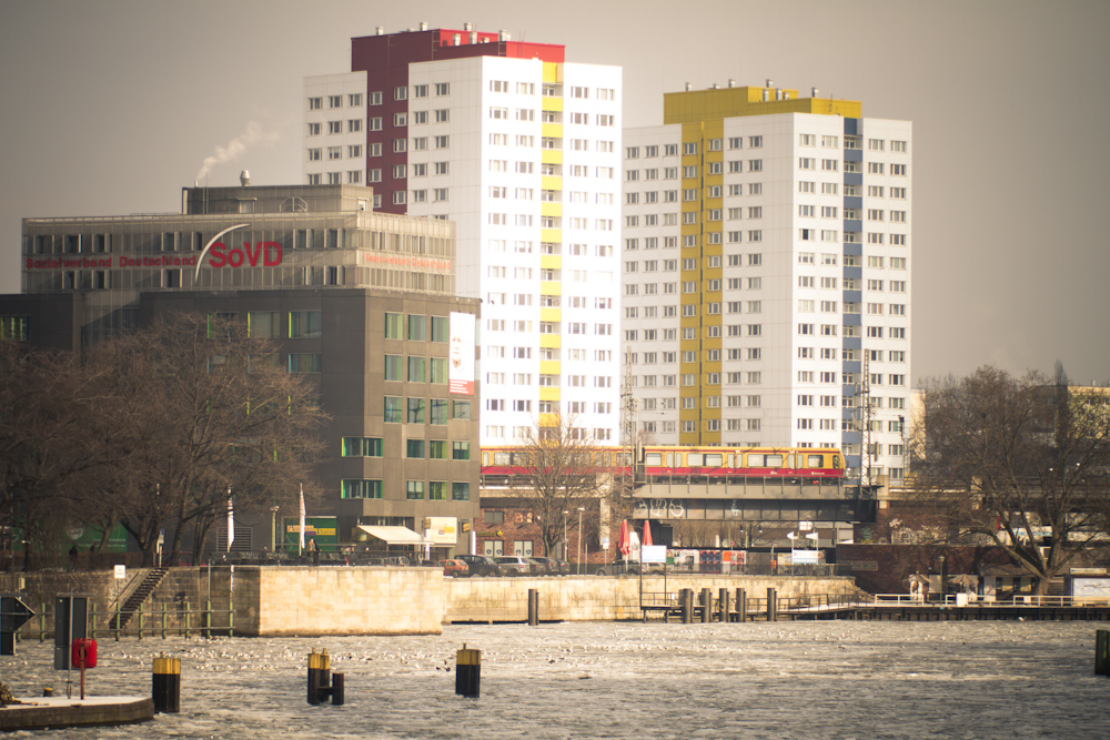 Blick über die Spree zur Jannowitzbrücke