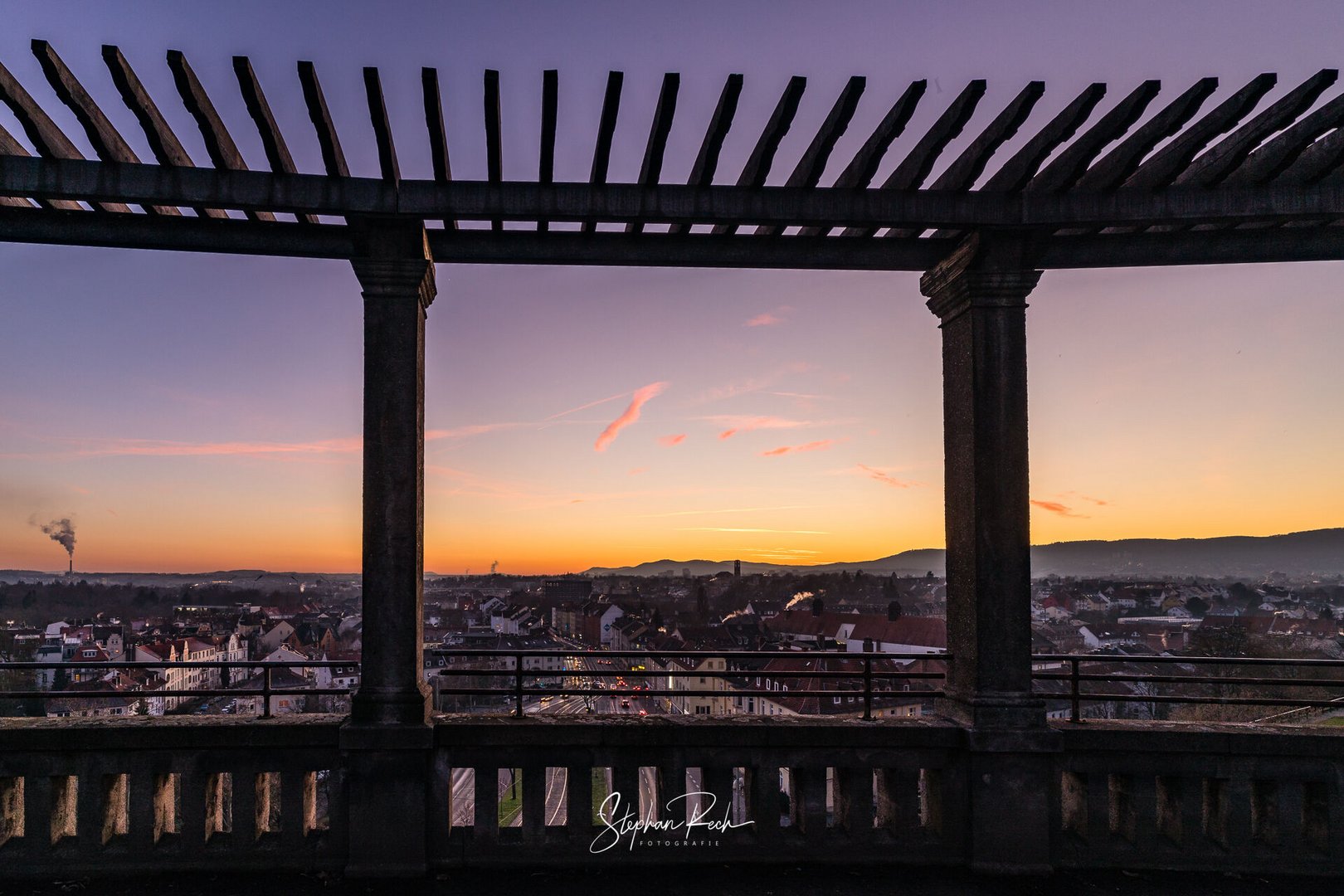 Blick über die Stadt Kassel kurz nach Sonnenuntergang