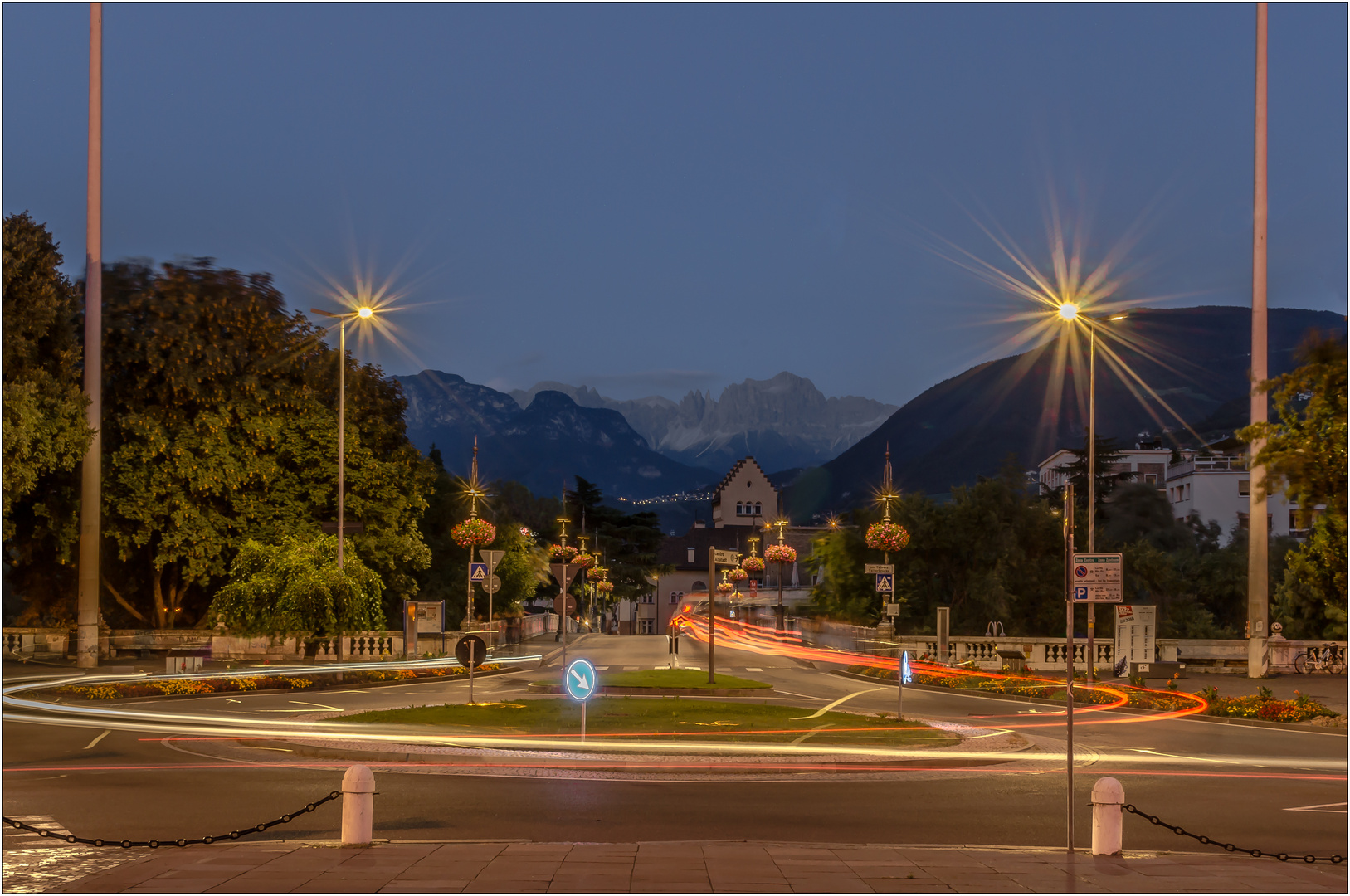 Blick über die Talferbrücke zum Rosengarten