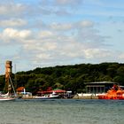 Blick über die Trave auf den alten Leuchturm in Travemünde