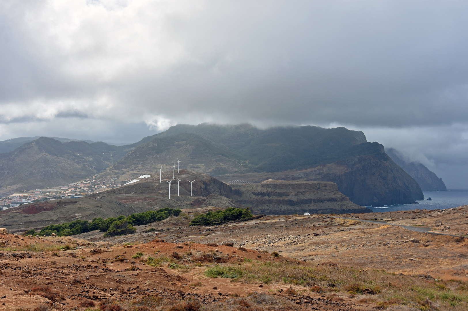 Blick über die Vulkanlandschaft der Ponta de Sao Lourenco.