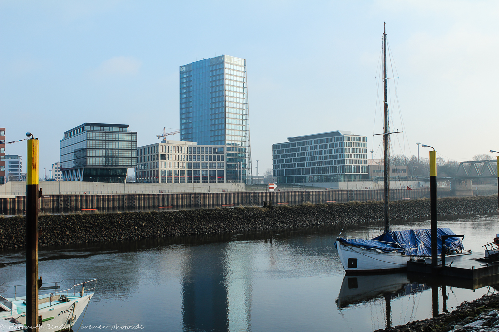 Blick über die Weser zur Überseestadt