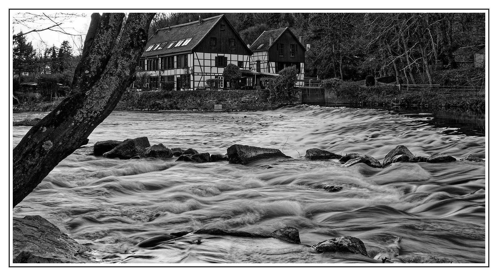 Blick über die Wupper auf den Wupper Kotten!