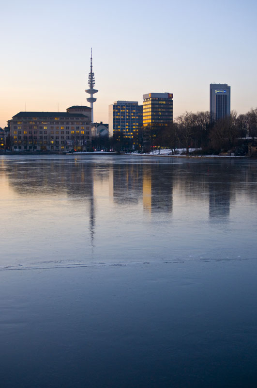 Blick über die zugefrorene Binnenalster