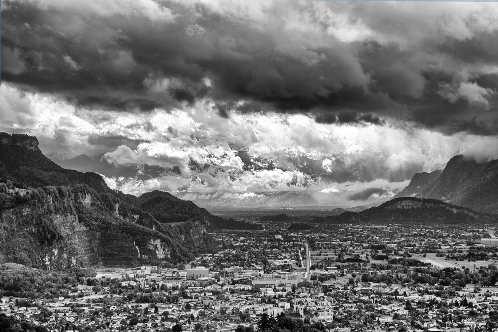 Blick über Dornbirn und das Vorarlberg Rheintal Richtung Feldkirch