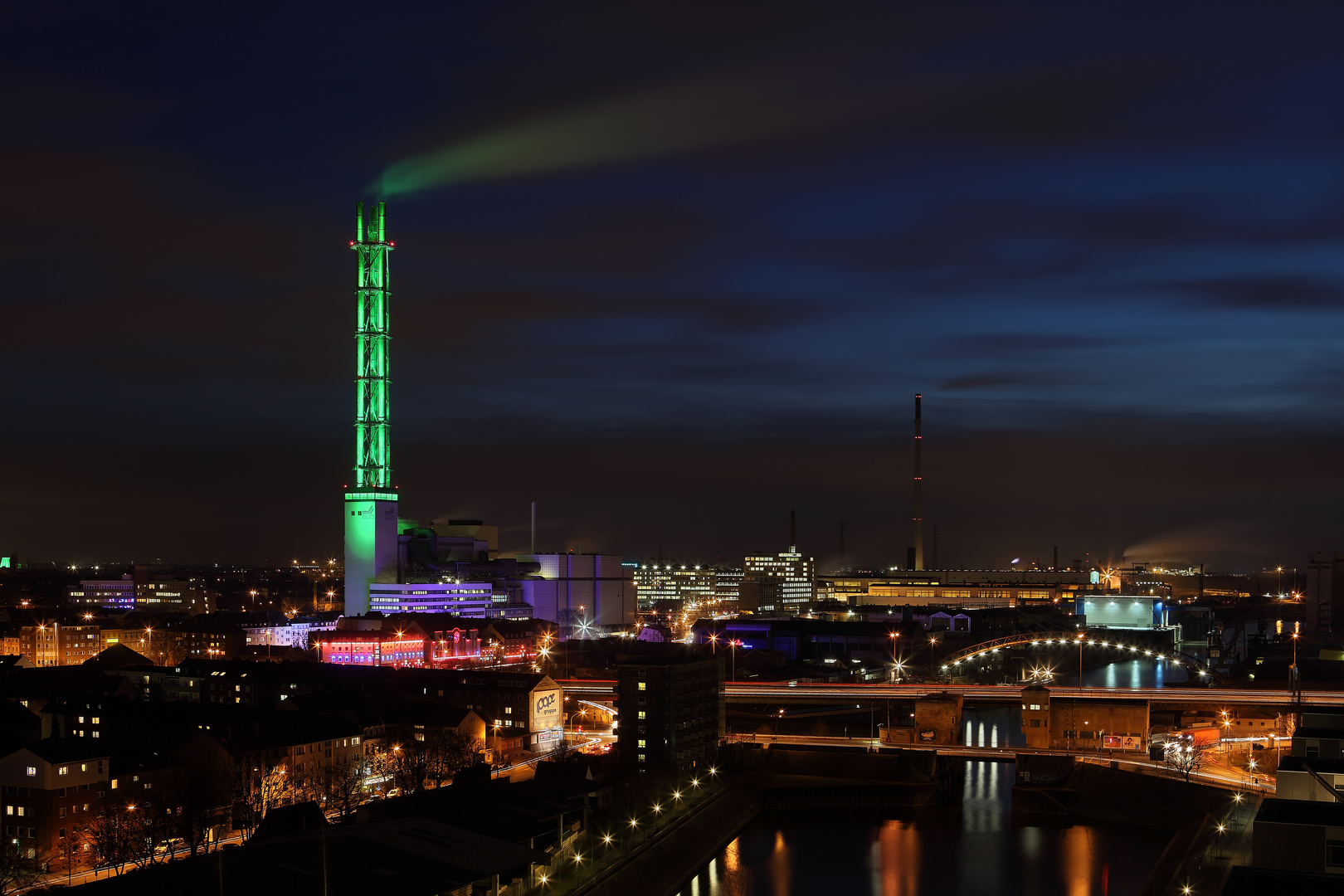 Blick über Duisburg - Aussenhafen und Stadtwerke