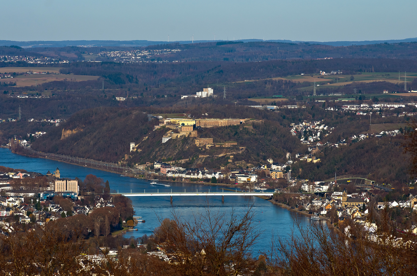 Blick über Ehrenbreitstein in den Westerwald