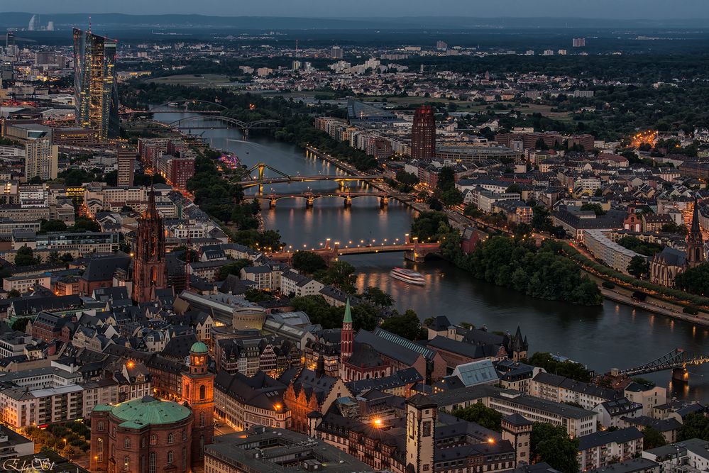 BLICK ÜBER FRANKFURT