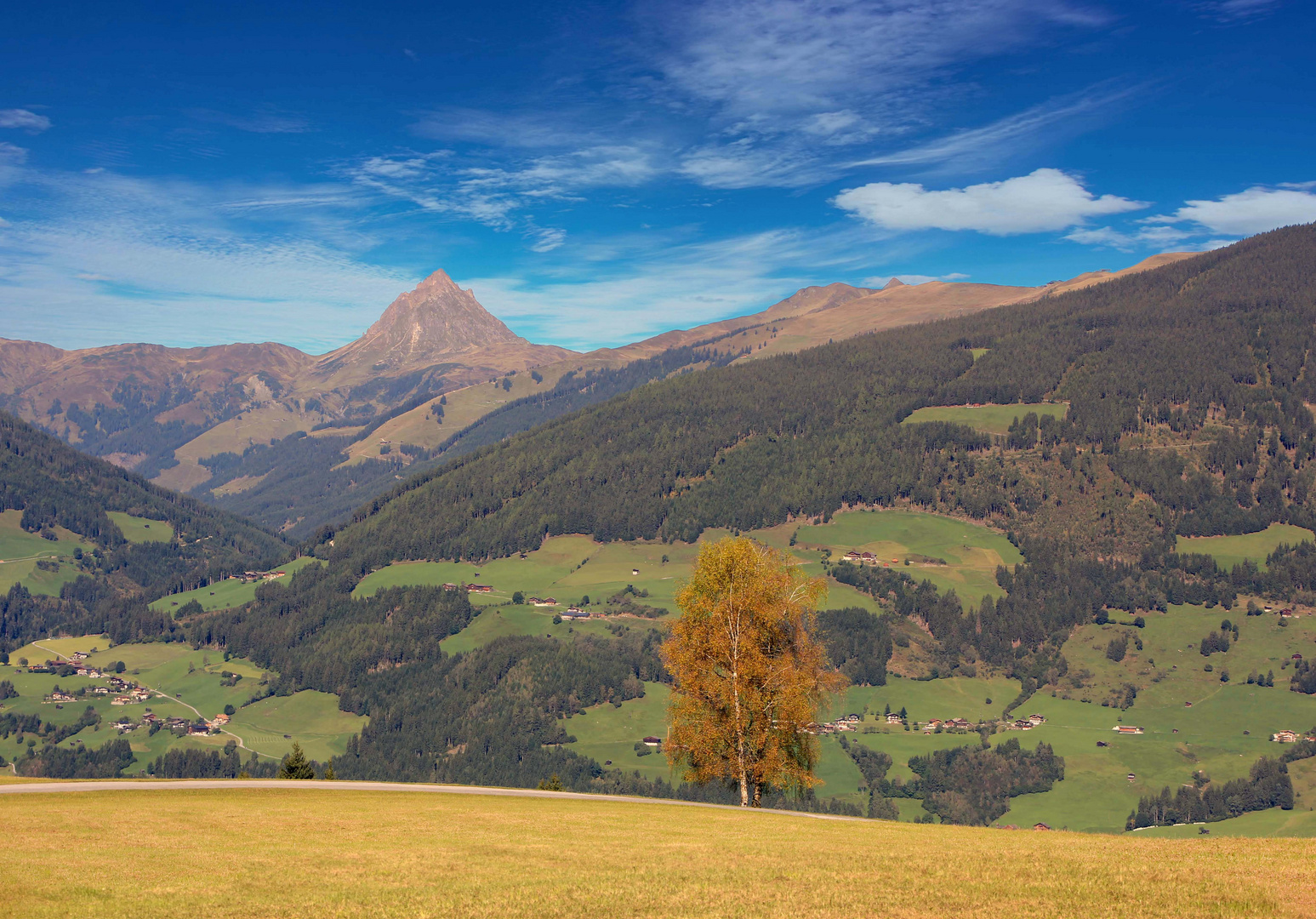 Blick über Hollersbach zum Großen Rettenstein / Hohe Tauern