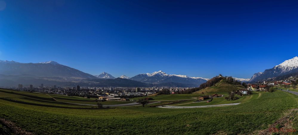 Blick über Innsbruck von Arzl Richtung Serles