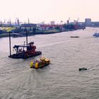 Blick über Landungsbrücken, Musicaldome und Hafen in HH  dtr