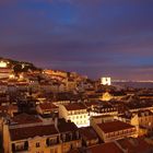 Blick über Lissabon bei Nacht vom Elevador Santa Justa