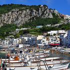 Blick über Marina Grande auf der Felseninsel Capri