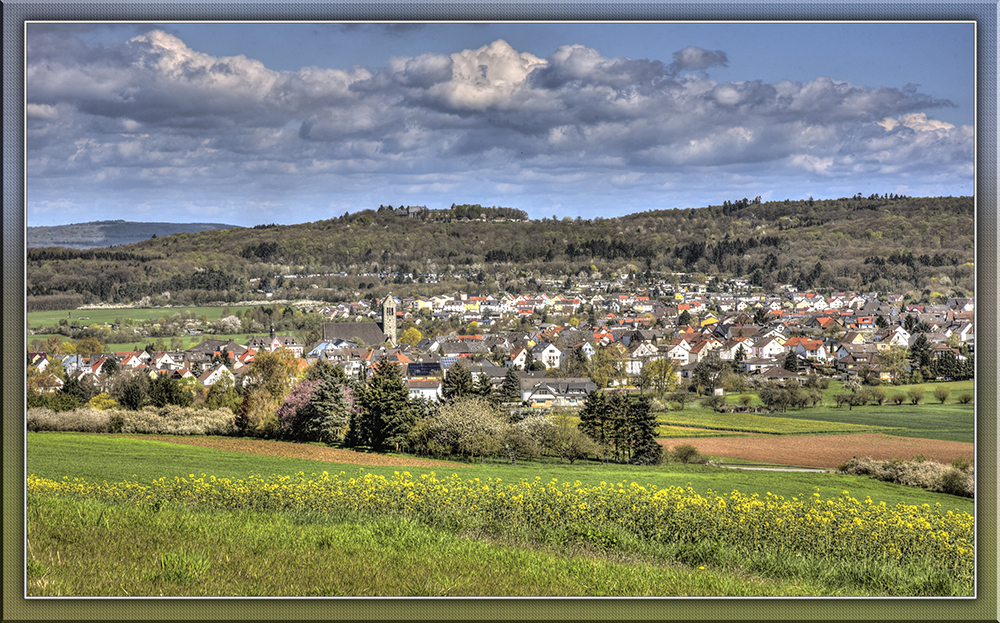 Blick über meine Heimatgemeinde zum Schiffenberg