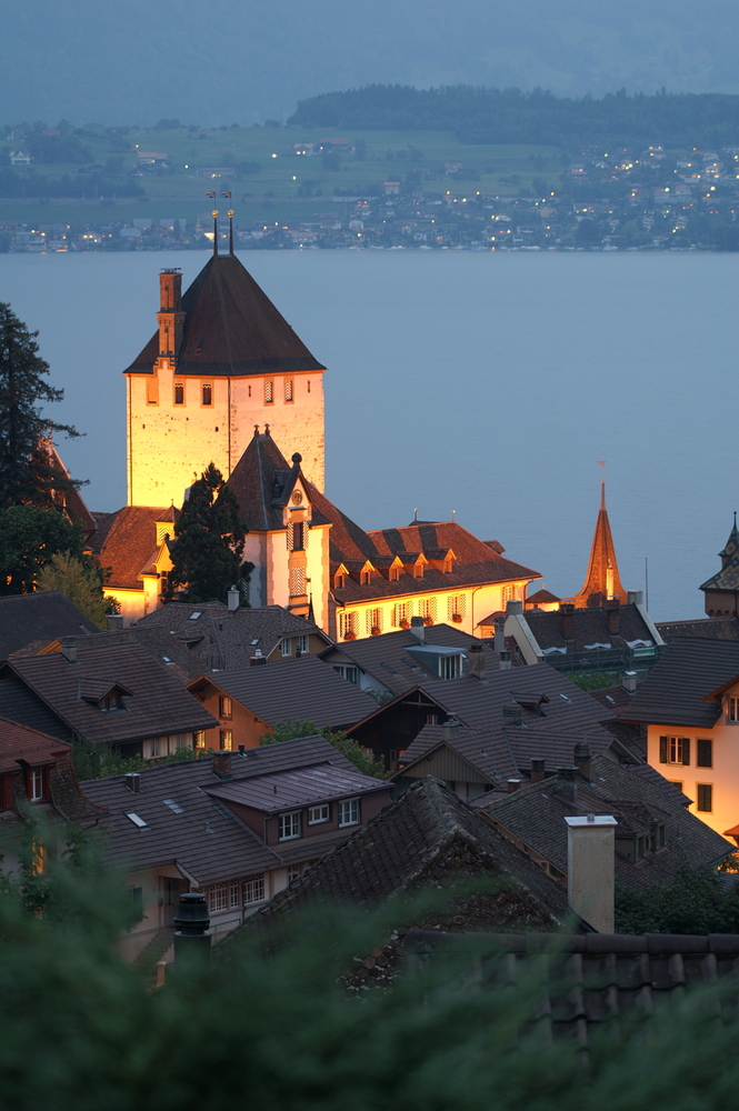 Blick über Oberhofen in Richtung Thunersee