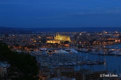 Blick über Palma zur blauen Stunde