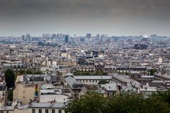 Blick über Paris auf Montmartre  (*Kl)