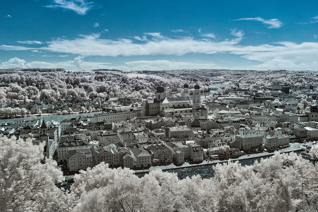 Blick über Passau in Infrarot