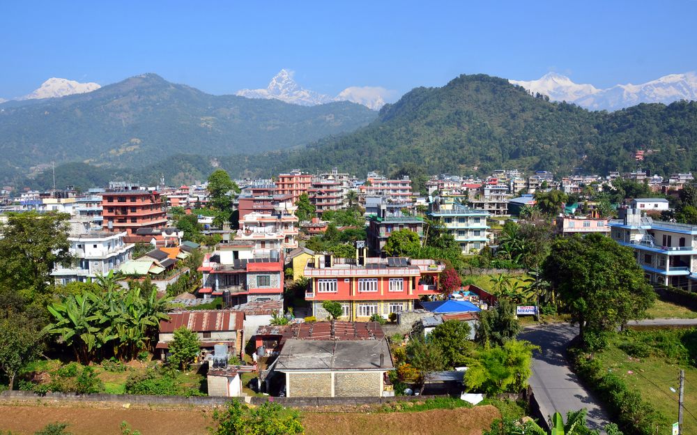 Blick über Pokhara mit dem Machhapuchre (6993m) im Hintergrund