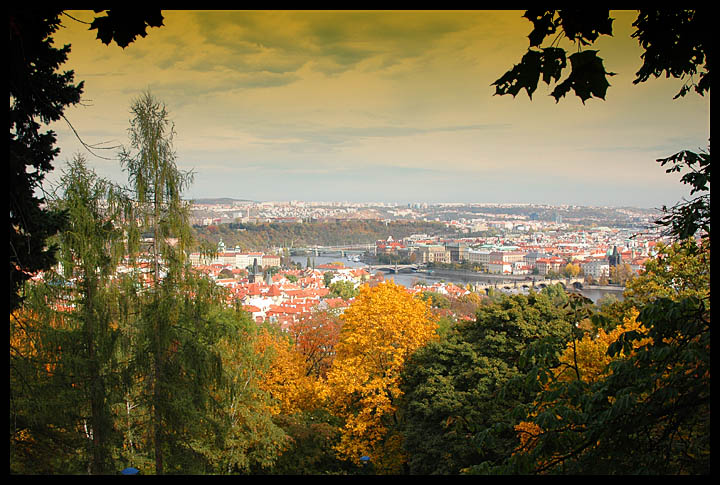 Blick über Prag im Herbst