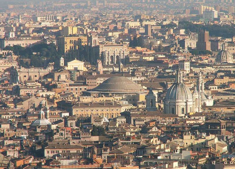 Blick über Rom mit Pantheon in Zentrum