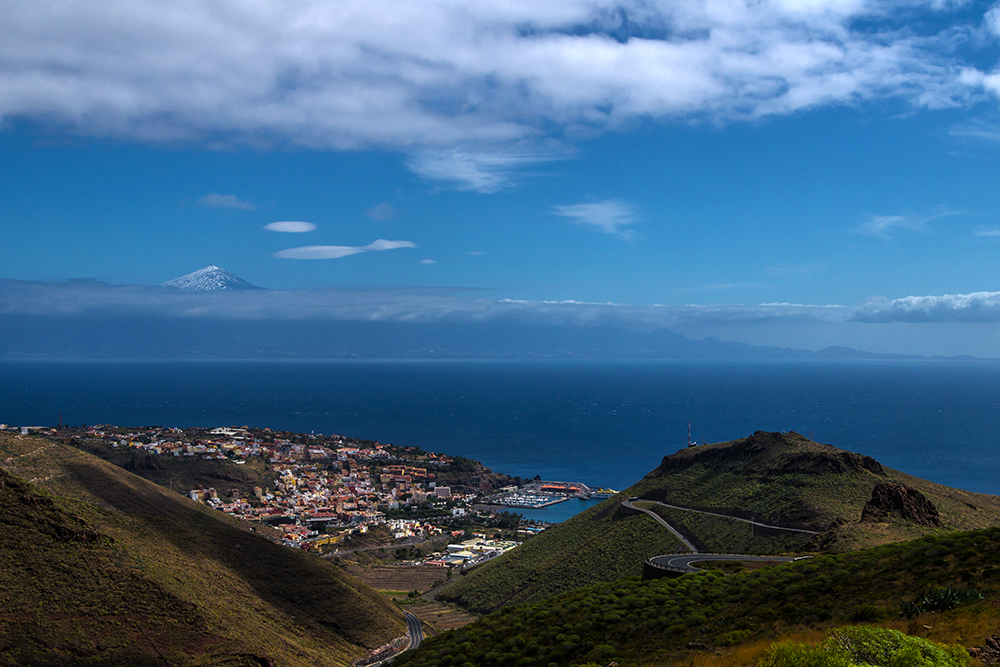 Blick über San Sebatian zum Teide auf Tenerifa