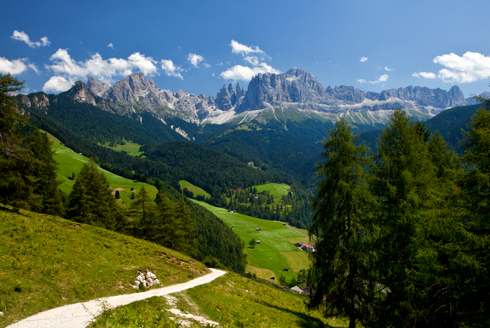 Blick über Sankt Zyprian auf den Rosengarten