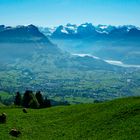 Blick über Schwyz auf den Vierwaldstättersee...