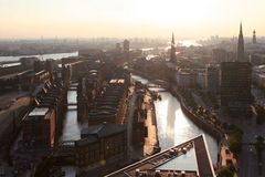 Blick über Speicherstadt und Hafen