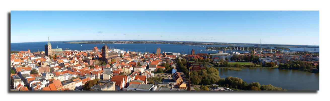 Blick über Stralsund nach Rügen