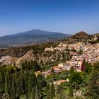 Blick über Taormina zum Ätna   