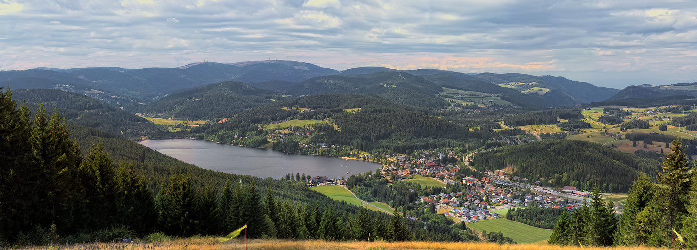 Blick über Titisee und Feldberg