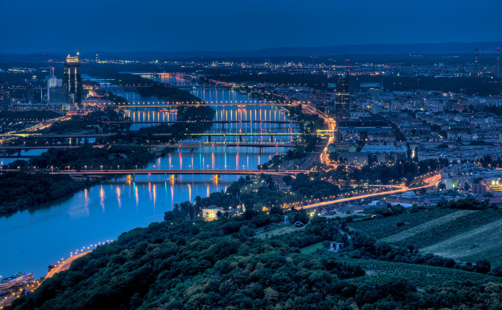 Blick über Wien in der Abenddämmerung