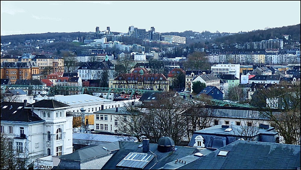 Blick über Wuppertal-Arrenberg ...