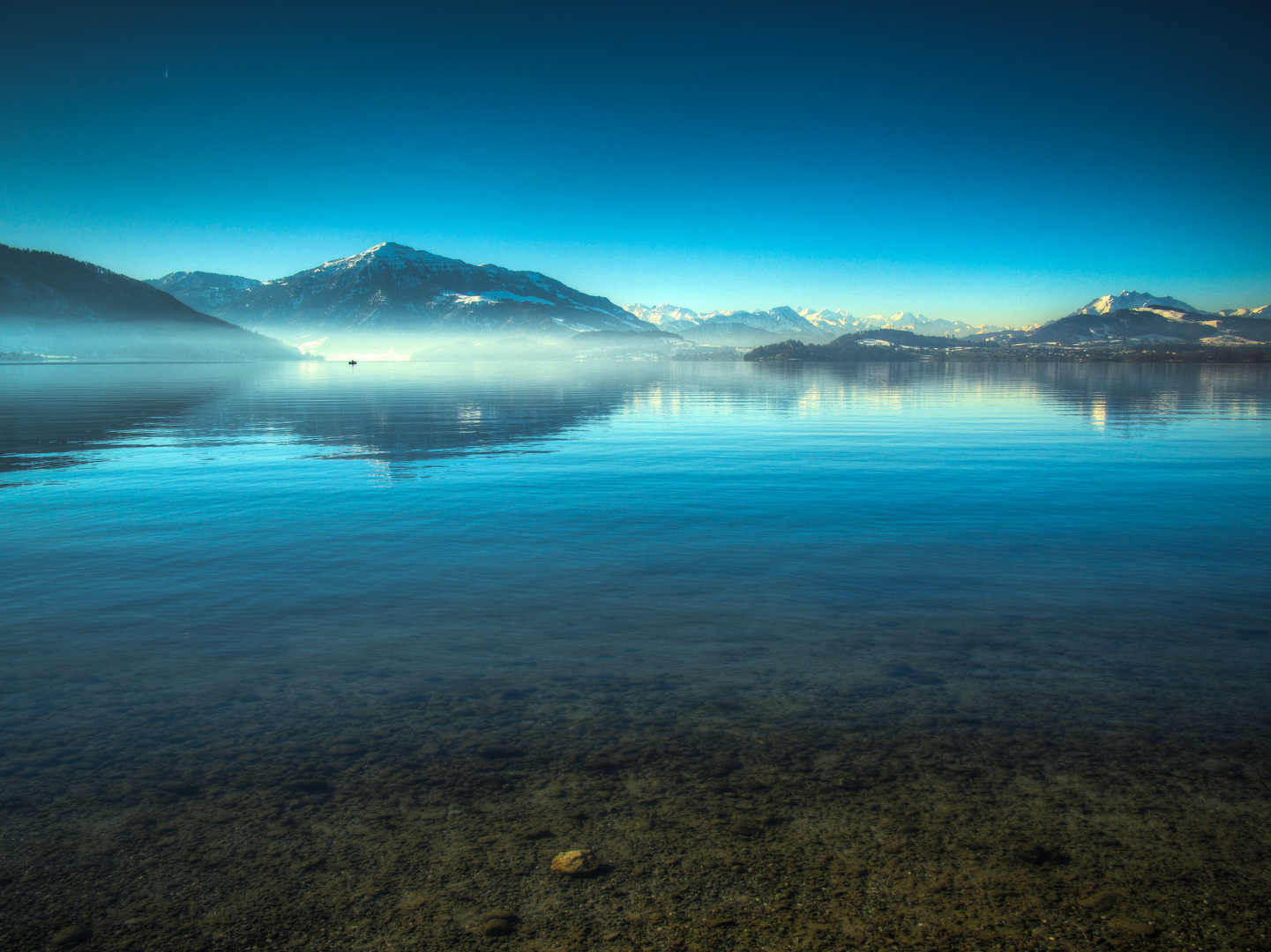 Blick über Zugersee auf Rigi und Pilatus