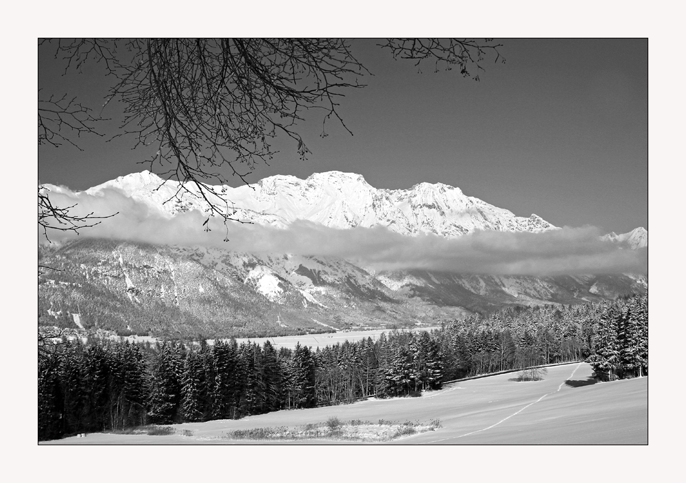 Blick übers Inntal zum Bettelwurf