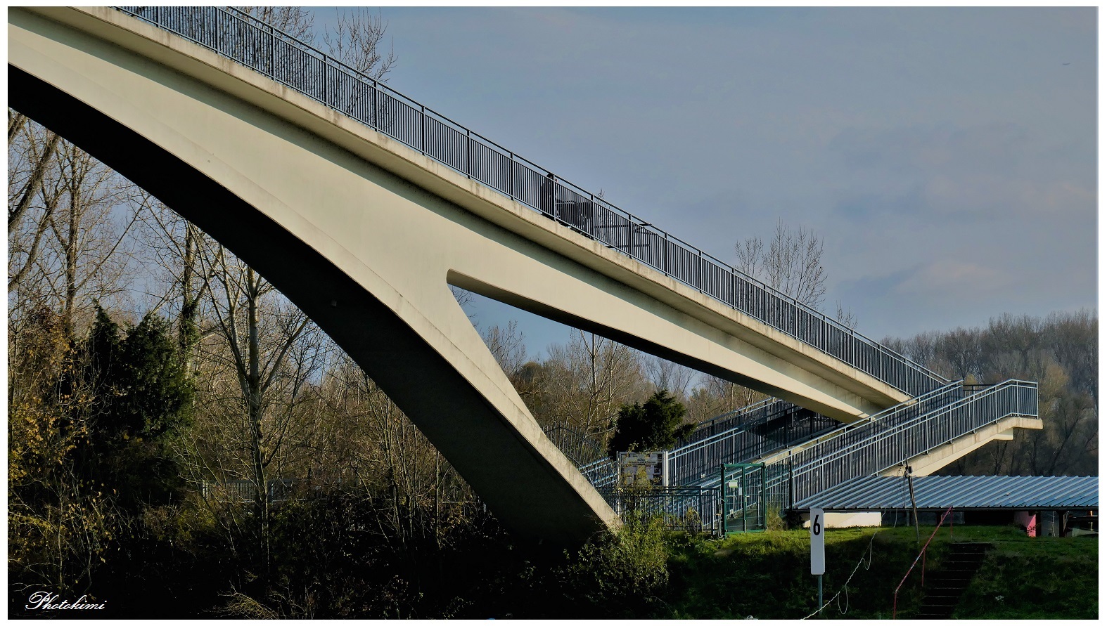 Blick unter der Dickerhoff-Brücke 