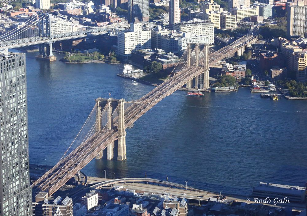 Blick vom 1WTC zur Brooklyn Bridge