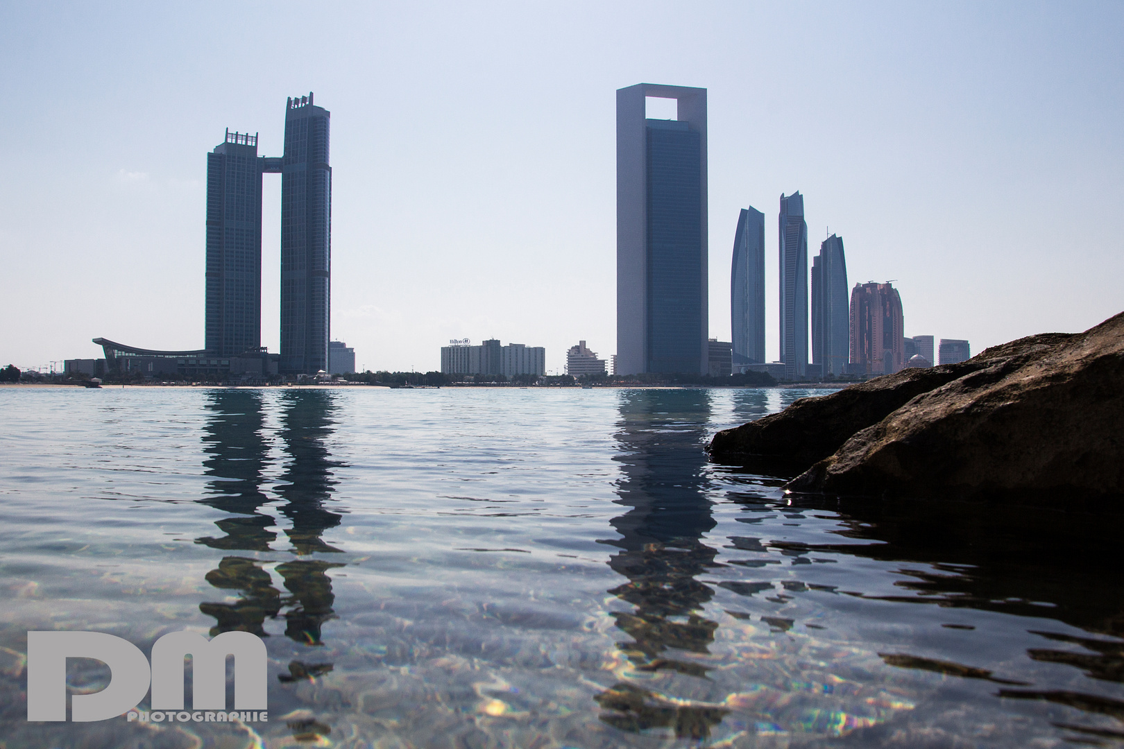 Blick vom Abu Dhabi Sailing & Yacht Club auf die Skyline