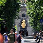 Blick vom Albertplatz zum Goldenen Reiter