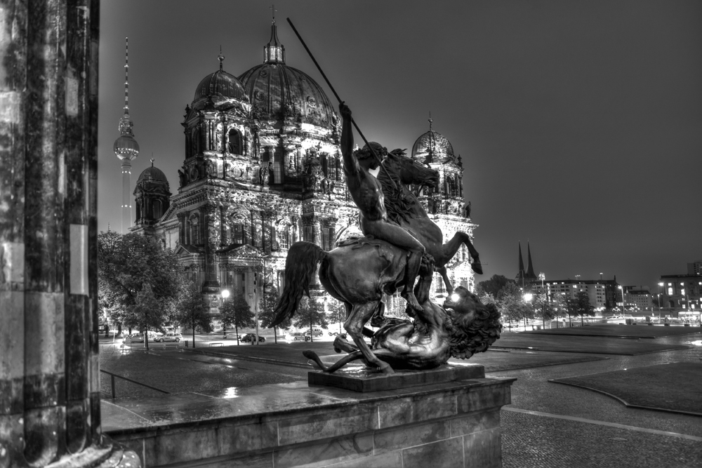 Blick vom Alten Museum zum Berliner Dom