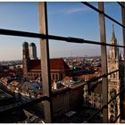 Blick vom Alten Peter auf Münchener Rathaus und Frauenkirche