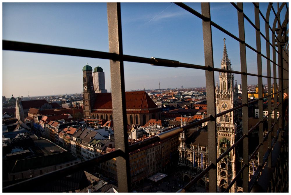 Blick vom Alten Peter auf Münchener Rathaus und Frauenkirche