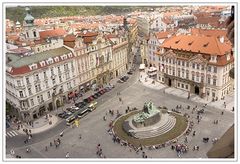 Blick vom Altstädter Rathaus auf den Altstädter Ring mit Hus Denkmal