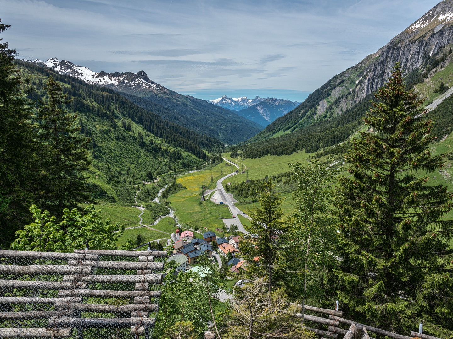 Blick vom Arlbergpass Richtung Bludens (gen Westen)