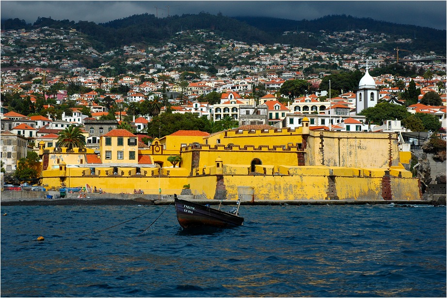 Blick vom Atlantik auf Funchal