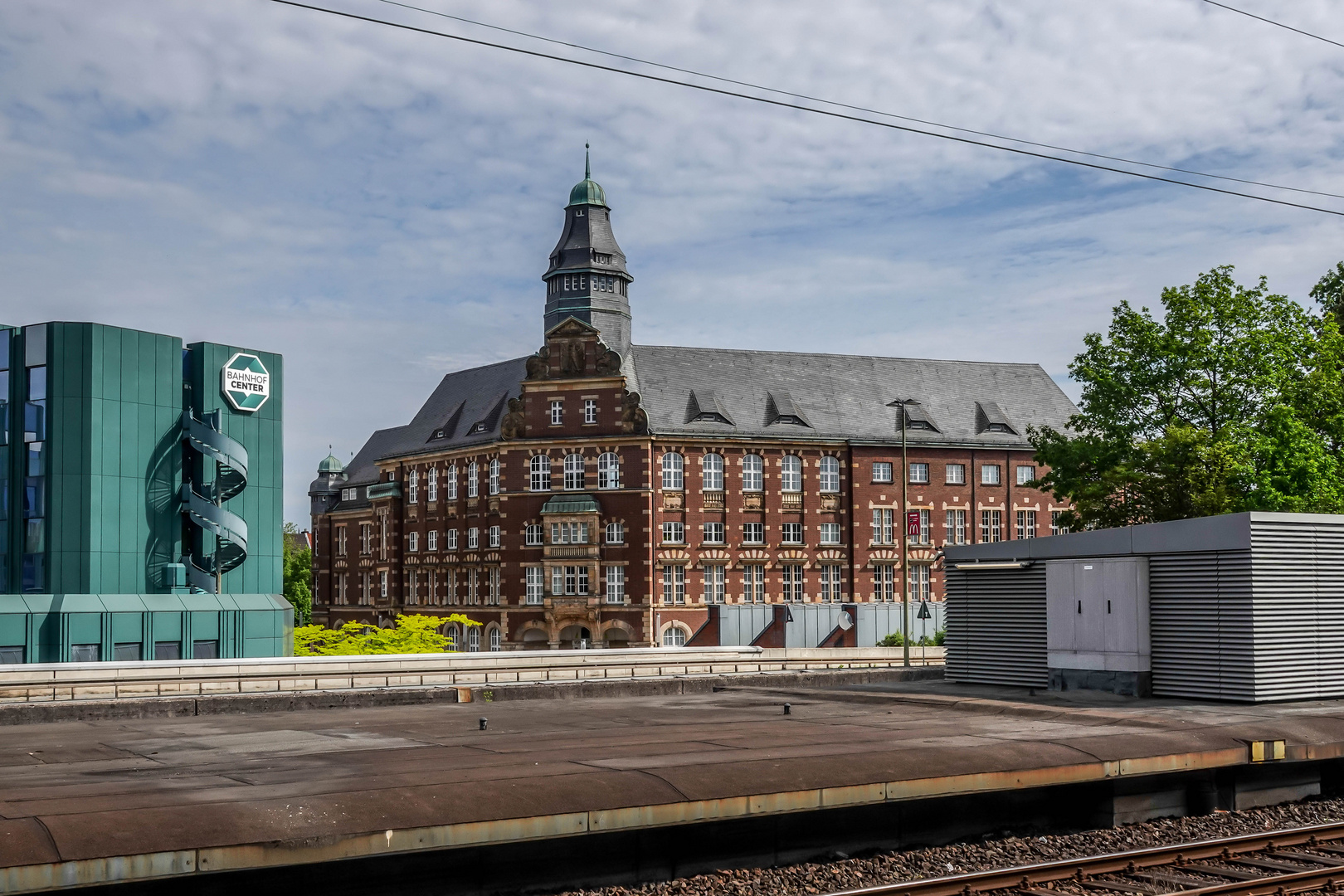 Blick vom Bahnsteig ...