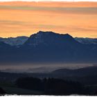 Blick vom Balkon ins Gebirge am morgen