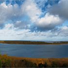 Blick vom Barhöfter Kliff zur Insel Bock, dahinter die Ostsee