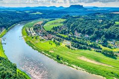 Blick vom Basteifelsen im Elbsandsteingebirge über die Elbe